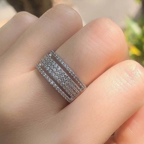 New! Wide Round Cut Sterling Silver Ring - Picture 4 of 5